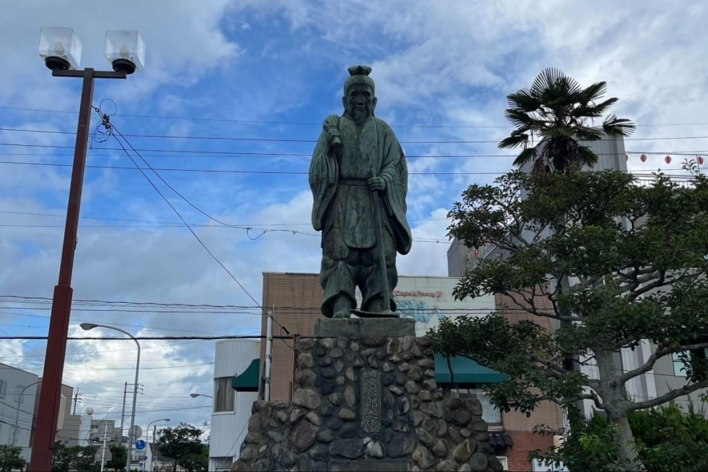 🗿 3년 자는 네타로 동상(산넨 네타로 조)